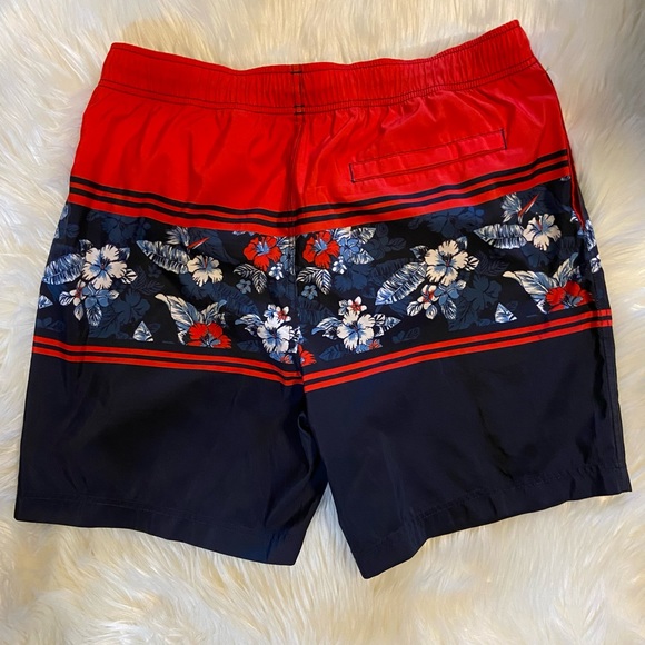 NAUTICA MEN’S DESIGNER BATHING SUIT IN GREAT CONDITION. FRONT SIDE POCKETS. - Picture 7 of 10